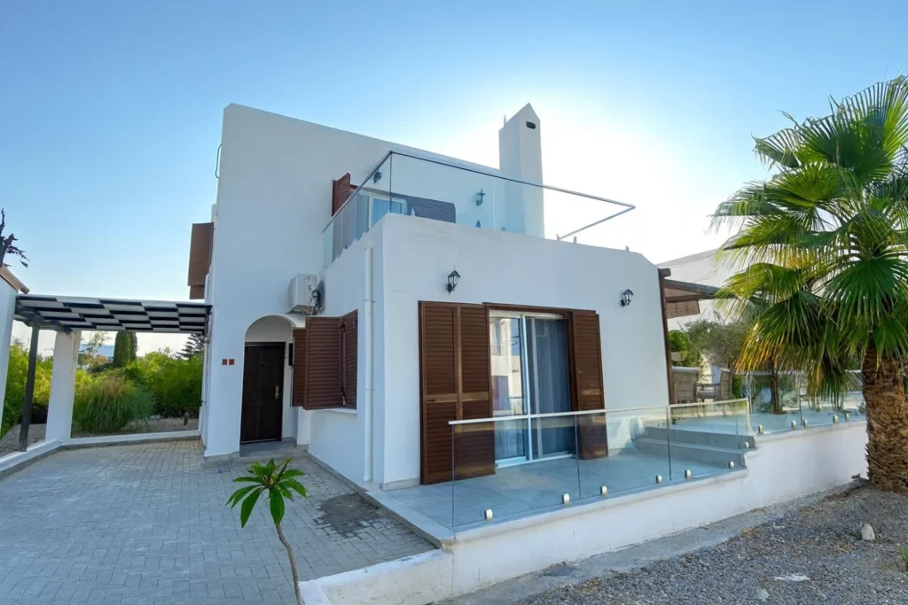 immobilien-am-mittelmeer-154-m-villa-fuer-240